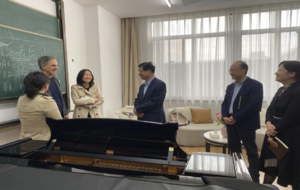 干武东书记走访慰问钢琴系 ...